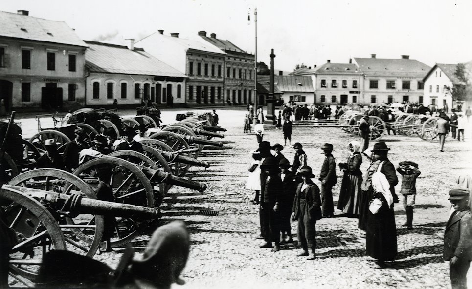 Vojenské manévry ve Vsetíně – Dolní náměstí