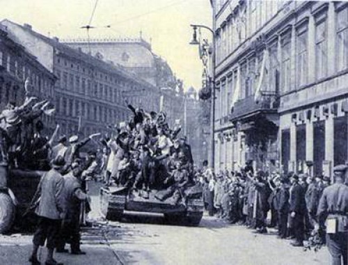 osvobozeni-prahy-rudou-armadou-9.-5.-1945.jpg
