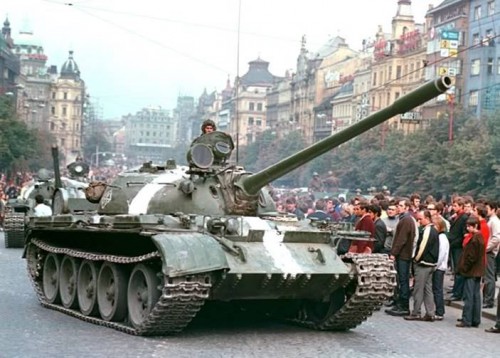 tanky-na-vaclavskem-namesti-1968.jpg
